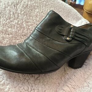 Vintage Black Leather Booties with Ruched Texture and Chunky Heel